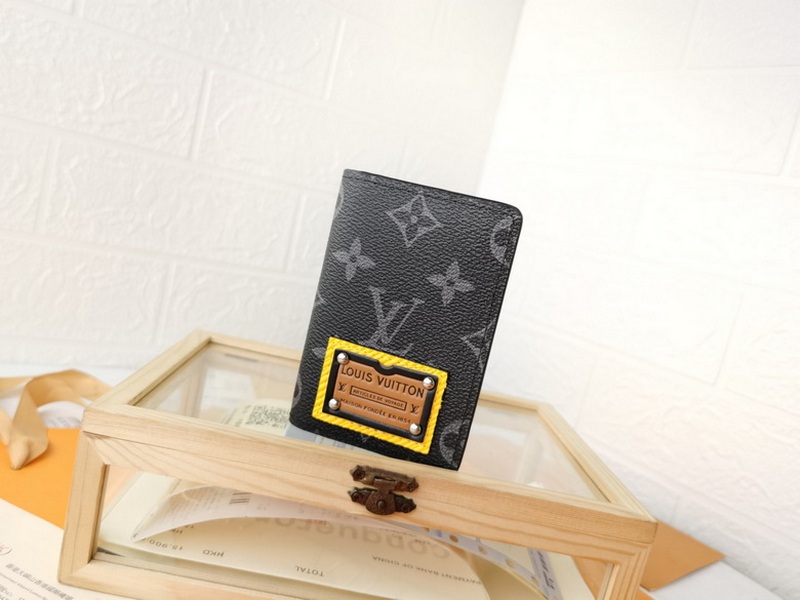 LV Wallets 147